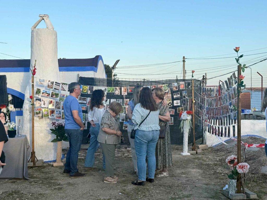Amigos, música y mucha emoción en la inauguración de la exposición “Puntos de Amistad”, de Nieves Triguero 2 puntosamistad 8