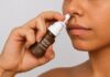 Las enfermeras alertan de los riesgos sanitarios de los sprays nasales bronceadores, una práctica viral en redes sociales que causa cefaleas e hipertensión Las enfermeras alertan de los riesgos sanitarios de los sprays nasales bronceadores, una práctica viral en redes sociales que causa cefaleas e hipertensión