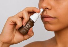 Las enfermeras alertan de los riesgos sanitarios de los sprays nasales bronceadores, una práctica viral en redes sociales que causa cefaleas e hipertensión Las enfermeras alertan de los riesgos sanitarios de los sprays nasales bronceadores, una práctica viral en redes sociales que causa cefaleas e hipertensión