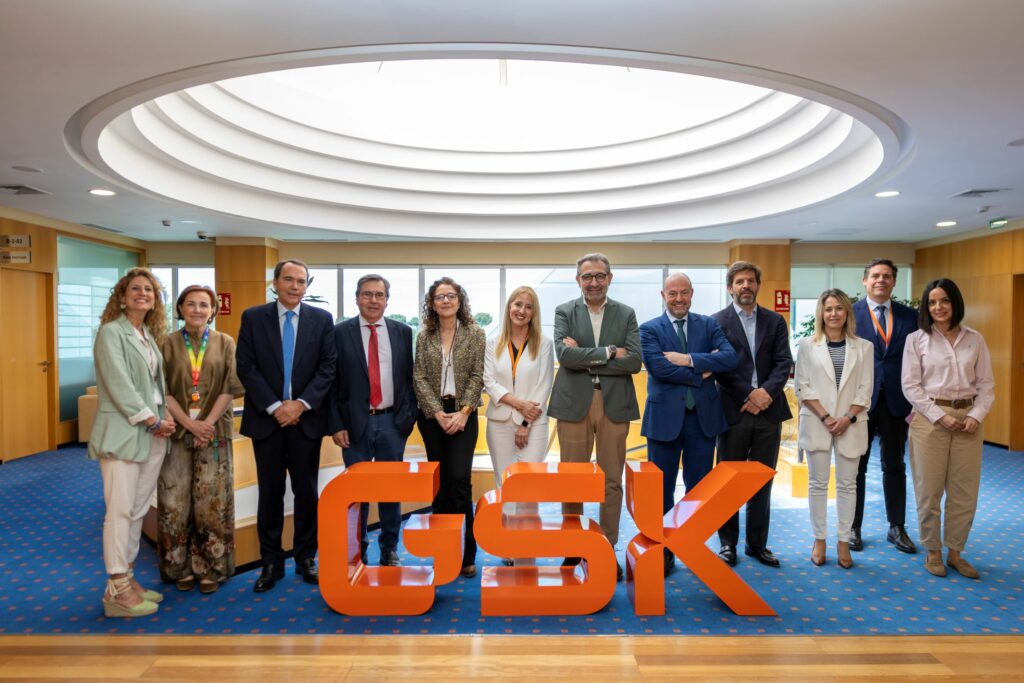 El consejero de Sanidad de Castilla-La Mancha, Jesús Fernández Sanz, visita la sede de GSK en Tres Cantos (Madrid) 1 sanztrescantosmadrid