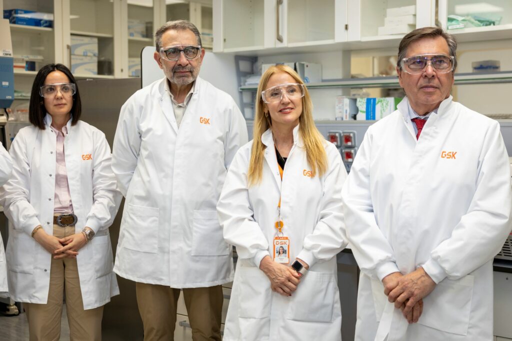 El consejero de Sanidad de Castilla-La Mancha, Jesús Fernández Sanz, visita la sede de GSK en Tres Cantos (Madrid) 3 sanztrescantosmadrid 2