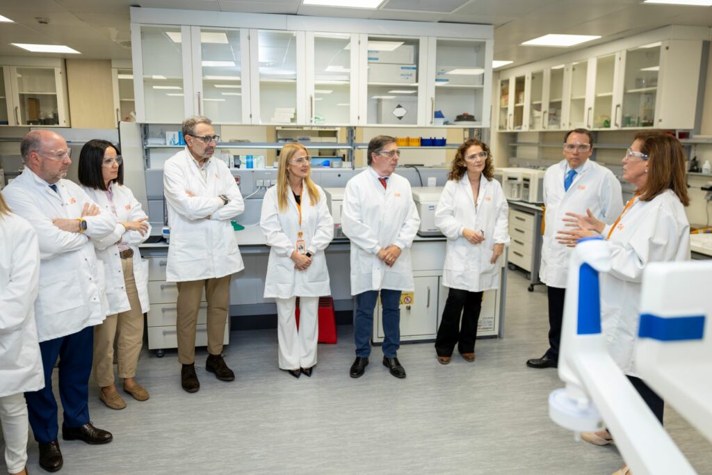 El consejero de Sanidad de Castilla-La Mancha, Jesús Fernández Sanz, visita la sede de GSK en Tres Cantos (Madrid) 2 sanztrescantosmadrid 3