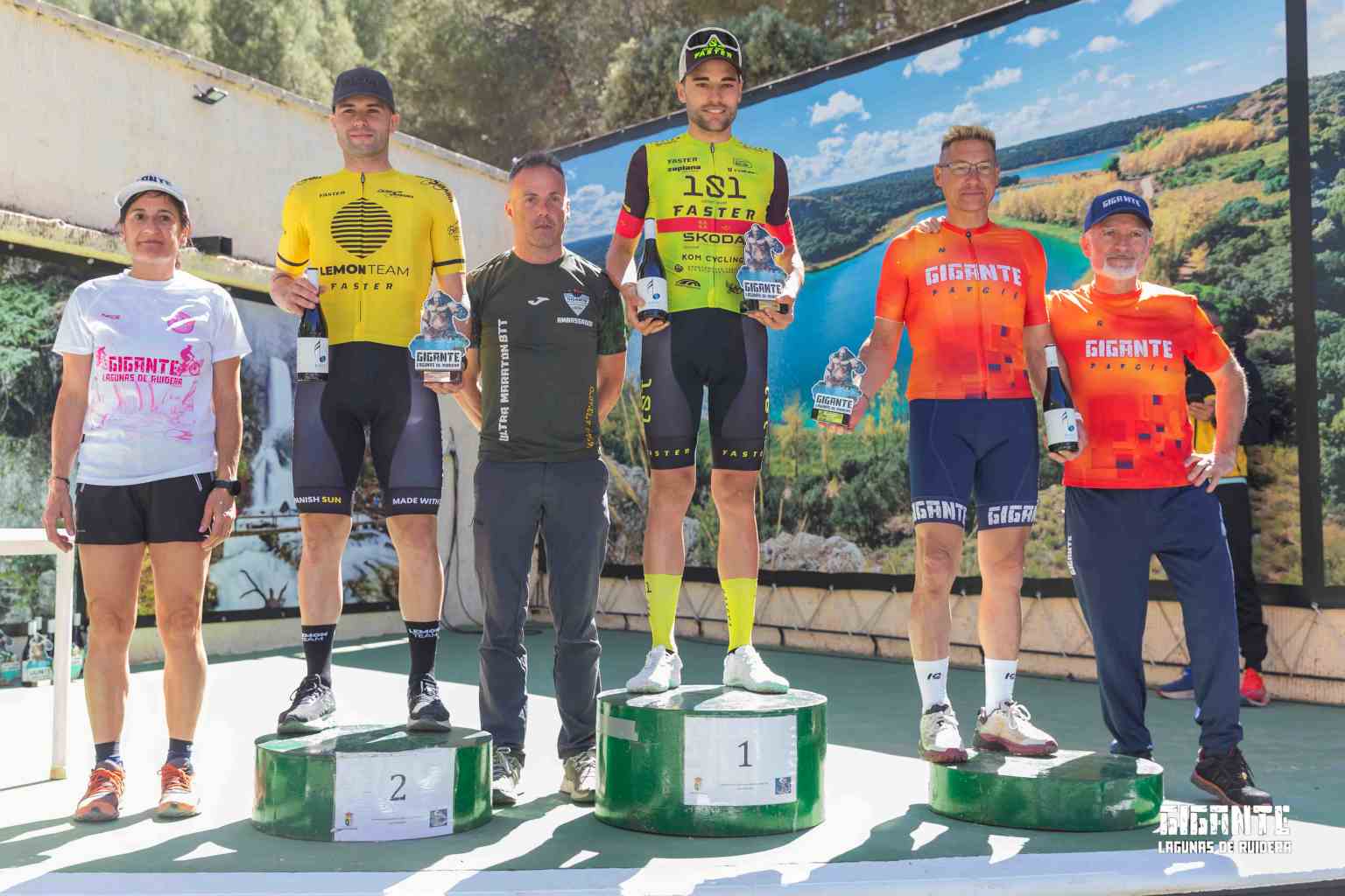 La VI Ultramaratón BTT Gigante Lagunas de Ruidera conquista a cerca de 700 ciclistas en un escenario espectacular