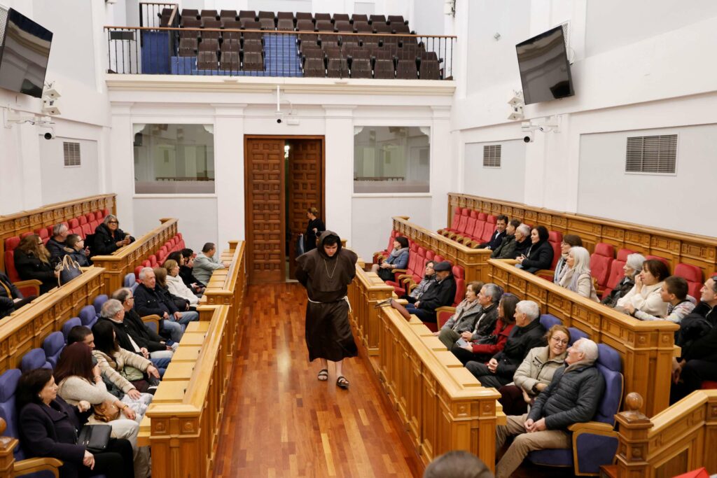 Las Cortes Regionales celebran el Día de Castilla-La Mancha con iluminación de la fachada y visitas teatralizadas en el Convento de San Gil de Toledo 2 teatrocortes