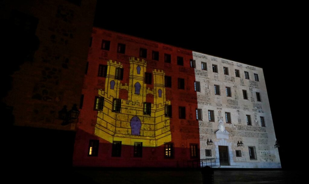 Las Cortes Regionales celebran el Día de Castilla-La Mancha con iluminación de la fachada y visitas teatralizadas en el Convento de San Gil de Toledo 1 teatrocortes 3