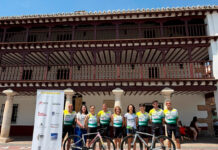El Triatlético Tomelloso presenta su nueva equipación inspirada en los símbolos de la ciudad El Triatlético Tomelloso presenta su nueva equipación inspirada en los símbolos de la ciudad