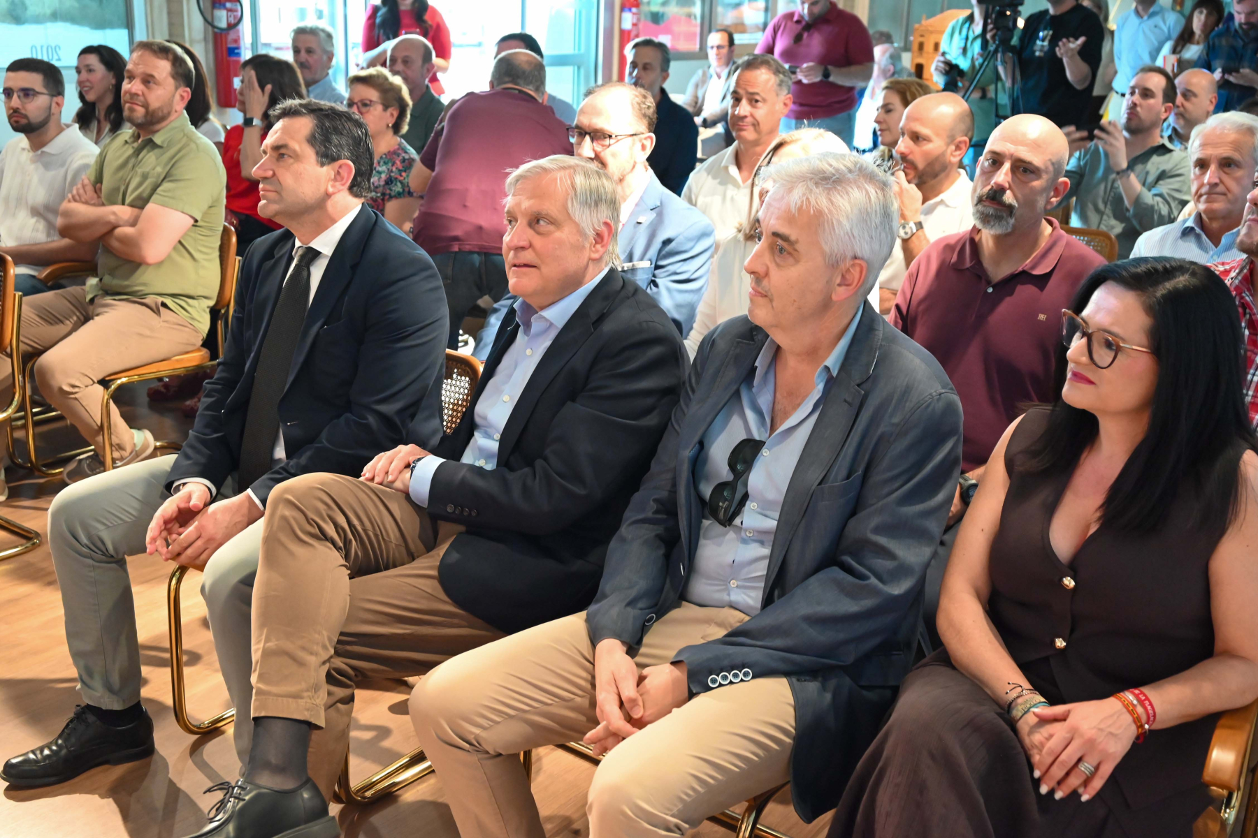Valverde pone en valor la labor de los medios de comunicación en la inauguración de la exposición fotográfica con motivo del 35 aniversario de La Tribuna 10 Valverde pone en valor la labor de los medios de comunicación en la inauguración de la exposición fotográfica con motivo del 35 aniversario de La Tribuna