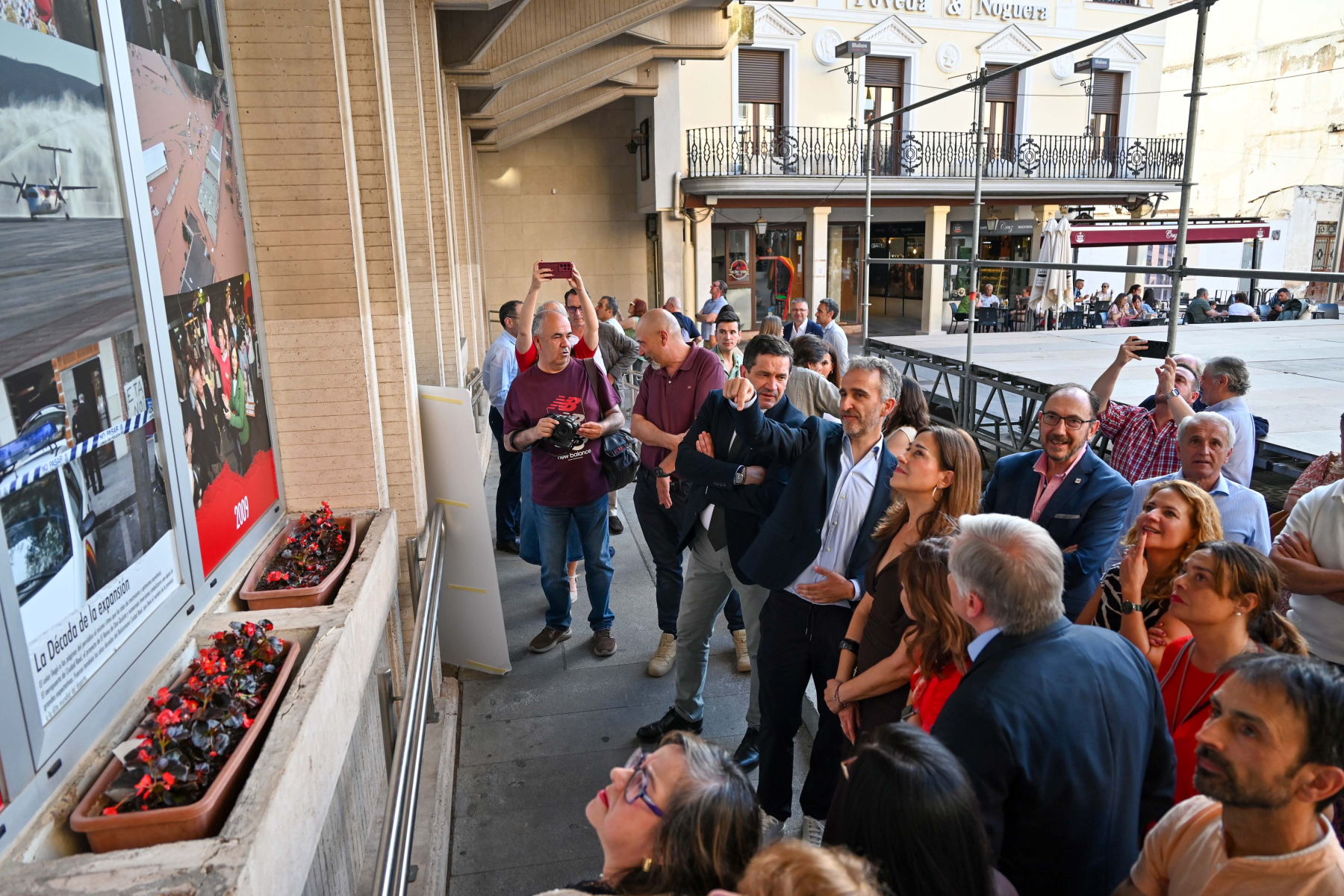 Valverde pone en valor la labor de los medios de comunicación en la inauguración de la exposición fotográfica con motivo del 35 aniversario de La Tribuna 5 Valverde pone en valor la labor de los medios de comunicación en la inauguración de la exposición fotográfica con motivo del 35 aniversario de La Tribuna
