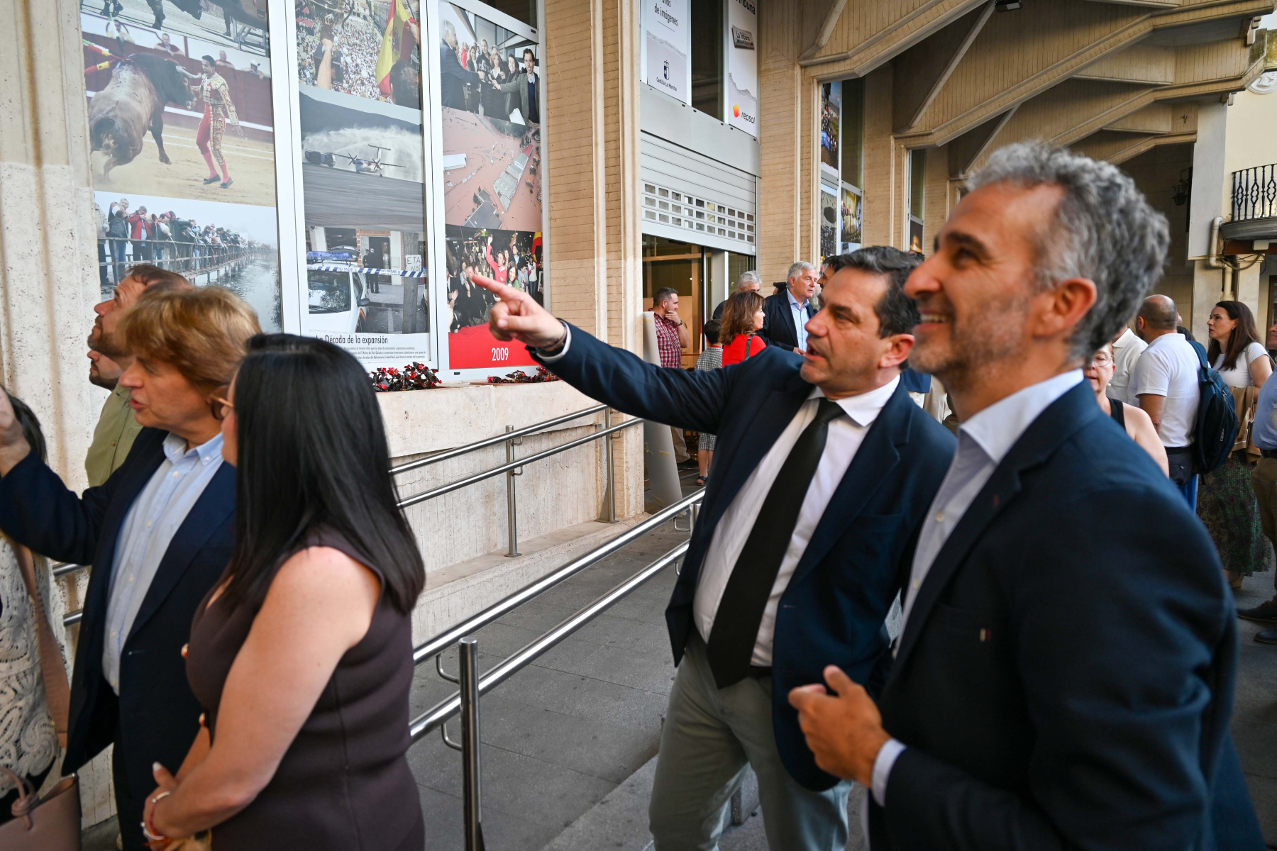 Valverde pone en valor la labor de los medios de comunicación en la inauguración de la exposición fotográfica con motivo del 35 aniversario de La Tribuna 6 Valverde pone en valor la labor de los medios de comunicación en la inauguración de la exposición fotográfica con motivo del 35 aniversario de La Tribuna