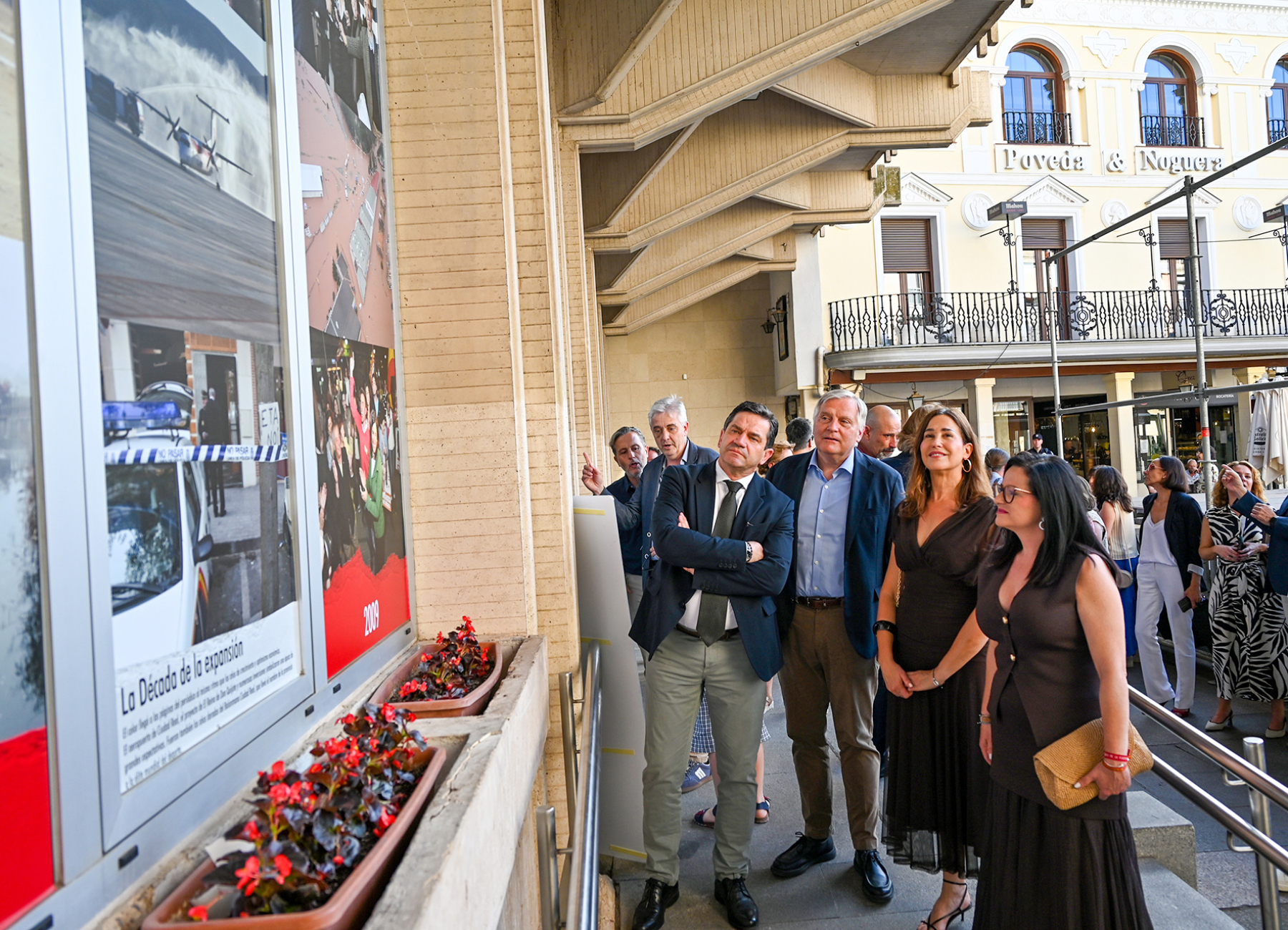 Valverde pone en valor la labor de los medios de comunicación en la inauguración de la exposición fotográfica con motivo del 35 aniversario de La Tribuna 1 Valverde pone en valor la labor de los medios de comunicación en la inauguración de la exposición fotográfica con motivo del 35 aniversario de La Tribuna