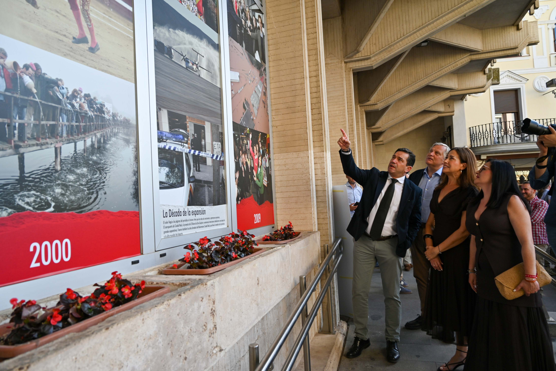 Valverde pone en valor la labor de los medios de comunicación en la inauguración de la exposición fotográfica con motivo del 35 aniversario de La Tribuna 11 Valverde pone en valor la labor de los medios de comunicación en la inauguración de la exposición fotográfica con motivo del 35 aniversario de La Tribuna