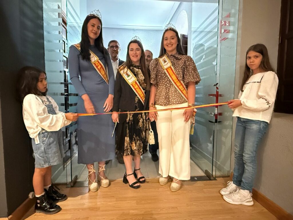 Villacañas inaugura la exposición “Vínculos de la Tierra: rejacando en nuestra historia” dedicada a agricultores y ganaderos de la localidad 1 villacanas vinculos tierra 8