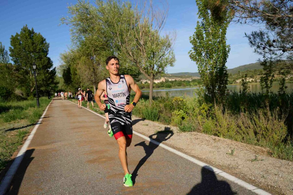 El IX Acuatlón Dani Molina vuelve a convertir el Azud de Pareja en referencia del deporte regional 15 acuatlon dani molina 09