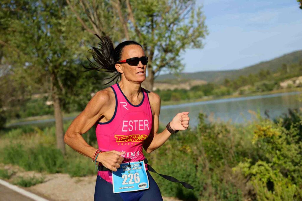 El IX Acuatlón Dani Molina vuelve a convertir el Azud de Pareja en referencia del deporte regional 14 acuatlon dani molina 10