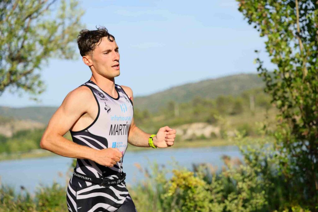 El IX Acuatlón Dani Molina vuelve a convertir el Azud de Pareja en referencia del deporte regional 13 acuatlon dani molina 11