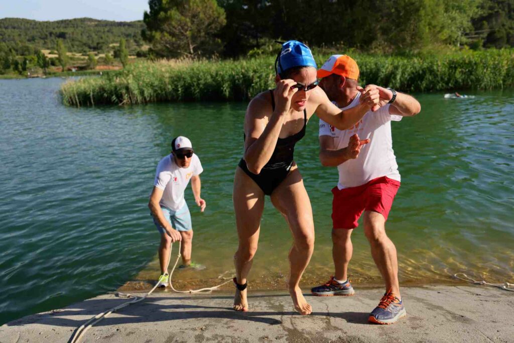 El IX Acuatlón Dani Molina vuelve a convertir el Azud de Pareja en referencia del deporte regional 12 acuatlon dani molina 12