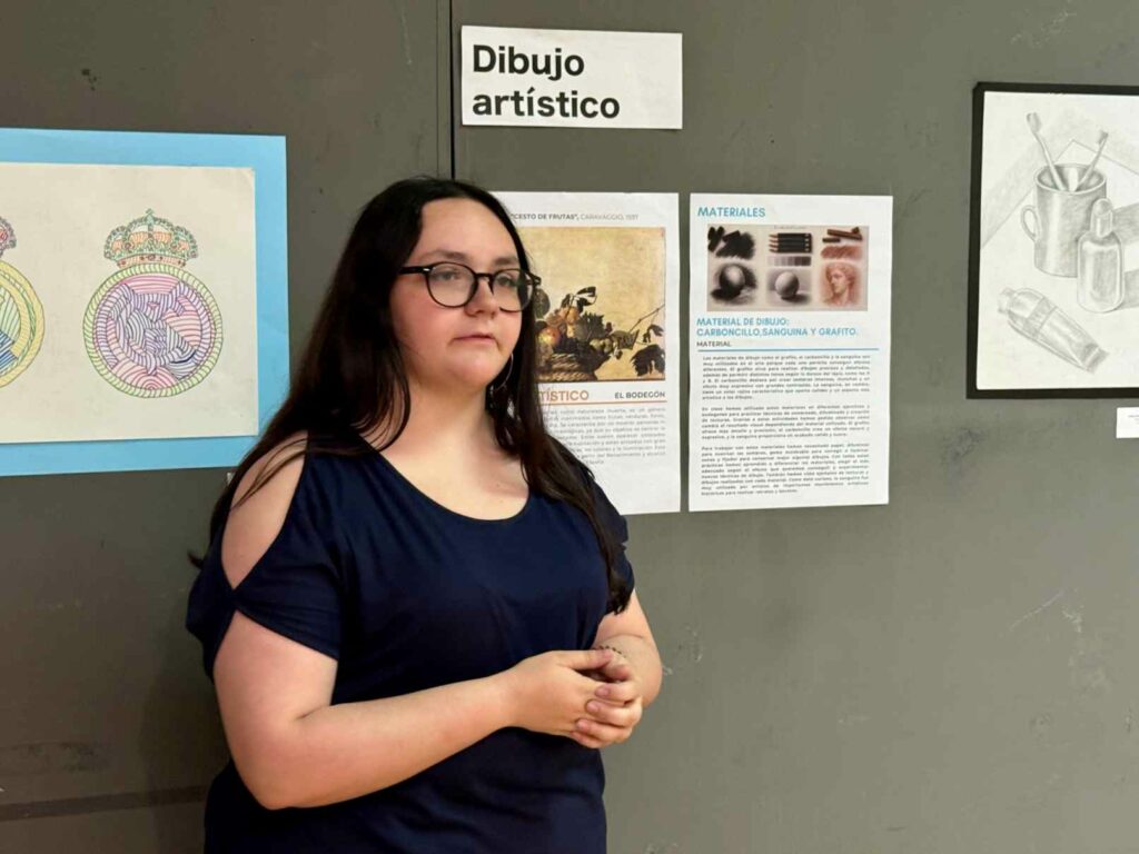 El alumnado del IES Enrique de Arfe inaugura la exposición colectiva “Arteen” con más de un centenar de obras en la Sala Municipal de Exposiciones 7 arteen villacanas 1