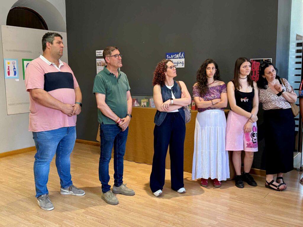El alumnado del IES Enrique de Arfe inaugura la exposición colectiva “Arteen” con más de un centenar de obras en la Sala Municipal de Exposiciones 4 arteen villacanas 4