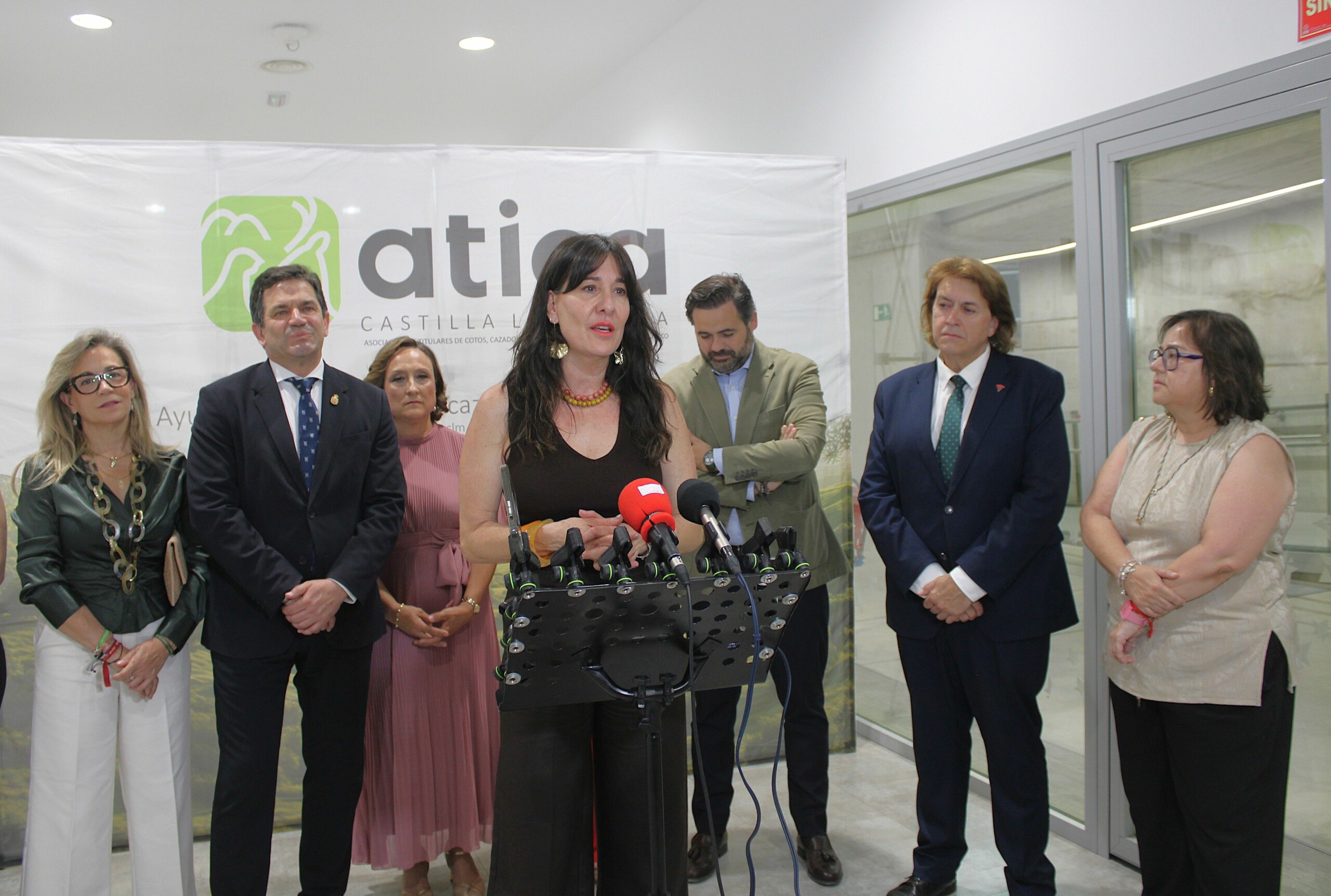 Blanca Fernández destaca los mil millones de euros y los 21.000 empleos que aporta la actividad cinegética al desarrollo rural de Castilla-La Mancha 11 Blanca Fernández destaca los mil millones de euros y los 21.000 empleos que aporta la actividad cinegética al desarrollo rural de Castilla-La Mancha