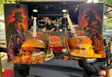 Cientos de personas llenan la primera noche del Rural Burgers Fest y convierten Villacañas en la capital comarcal de las hamburguesas gourmet Cientos de personas llenan la primera noche del Rural Burgers Fest y convierten Villacañas en la capital comarcal de las hamburguesas gourmet