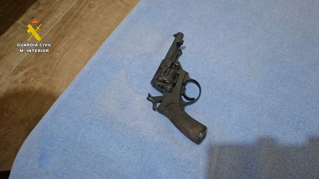 Cae una red de droga con armas, dinero y más de 54.000 dosis listas para circular 2 cae red droga armas 2