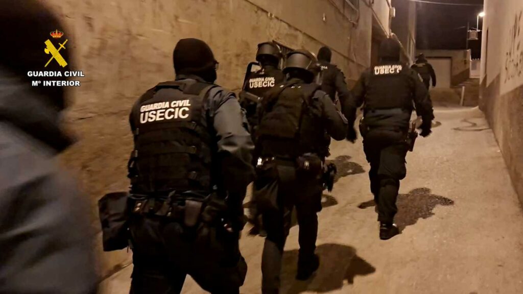 Cae una red de droga con armas, dinero y más de 54.000 dosis listas para circular 3 cae red droga armas 3