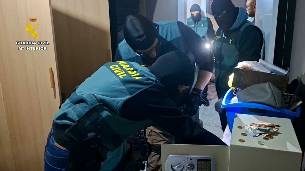 Cae una red de droga con armas, dinero y más de 54.000 dosis listas para circular 4 cae red droga armas 4