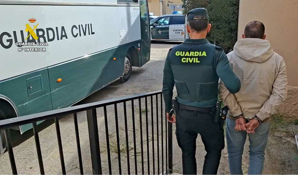 Cae una red de droga con armas, dinero y más de 54.000 dosis listas para circular 7 cae red droga armas 7