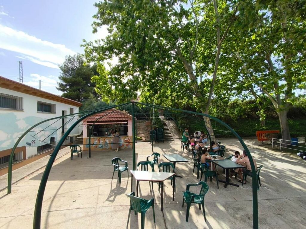 La Casita de los Sueños vuelve a abrir sus puertas para llenar de lectura las tardes de verano en la Piscina Municipal de Villacañas 1 casitadelossuenosvillacanas 3