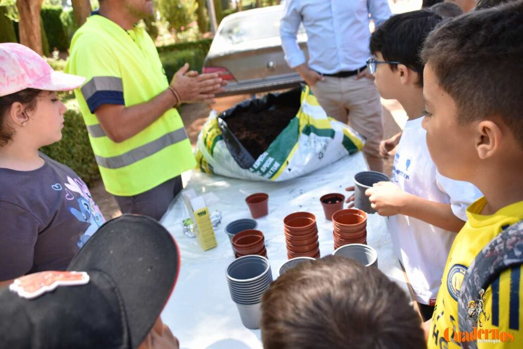 Tomelloso celebra el Día Mundial del Medio Ambiente con escolares en el Parque de la Constitución 11 dia medio ambiente ttomelloso 09
