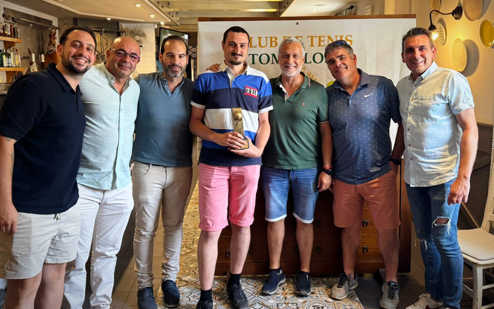 El alcalde agradece la labor del Club de Tenis de Tomelloso durante la clausura de su Liga de Verano