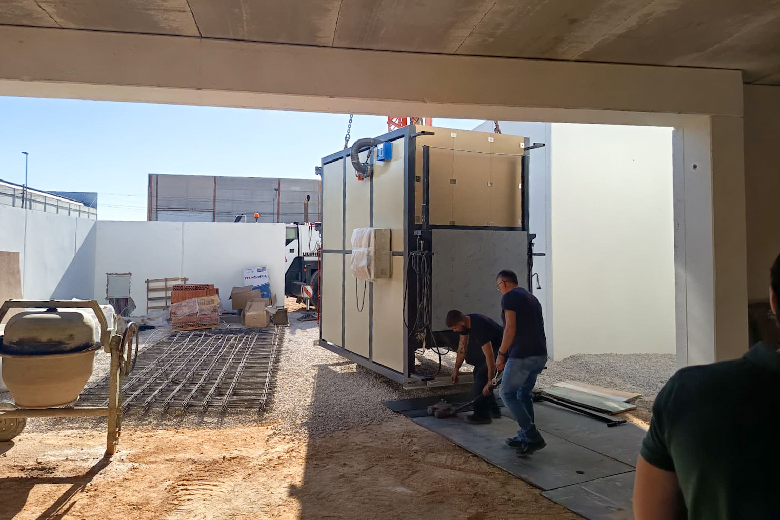 Tomelloso acelera la puesta en marcha de su nuevo crematorio municipal 2 El alcalde de Tomelloso visita las obras del futuro crematorio