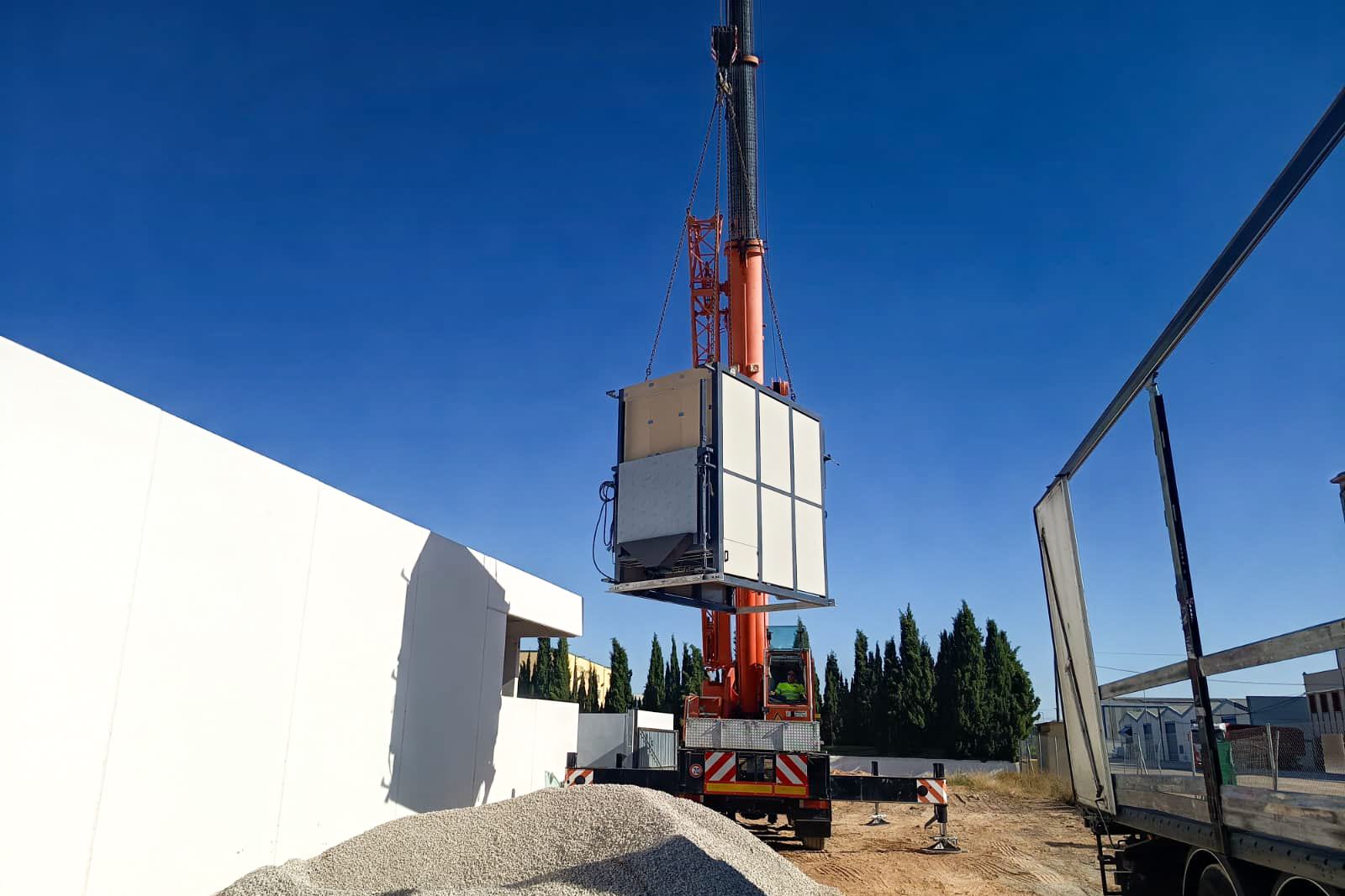 Tomelloso acelera la puesta en marcha de su nuevo crematorio municipal 1 El alcalde de Tomelloso visita las obras del futuro crematorio