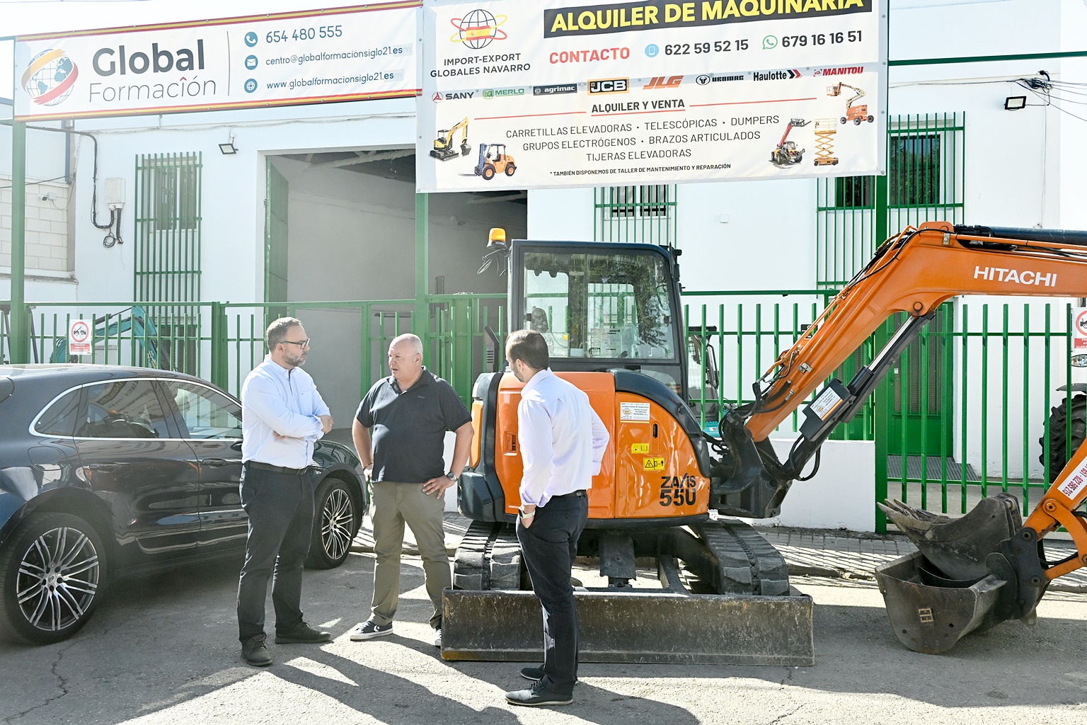 El alcalde visita Import-Export Global Navarro y destaca su expansión y apuesta por la formación