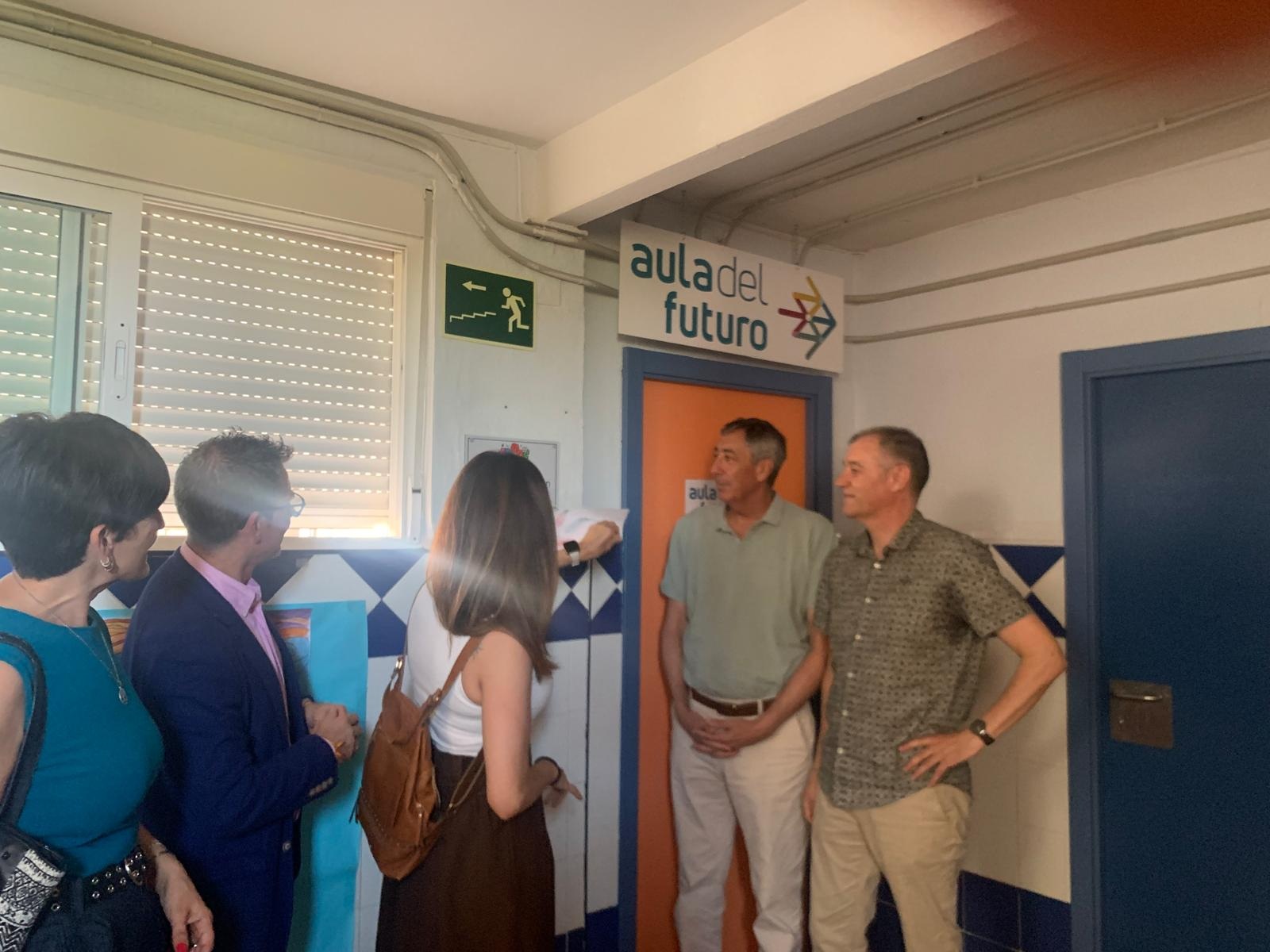 El Gobierno de Castilla-La Mancha inaugura el Aula de Futuro en el CEIP ‘Infante Don Felipe’ de Daimiel en su apuesta por la innovación educativa 1 El Gobierno de Castilla-La Mancha inaugura el Aula de Futuro en el CEIP ‘Infante Don Felipe’ de Daimiel en su apuesta por la innovación educativa