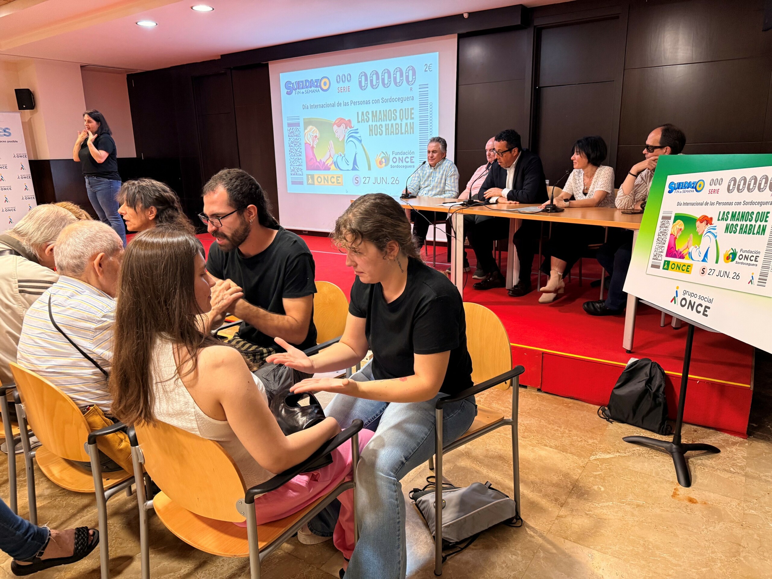 El Gobierno de Castilla -La Mancha se suma a la visibilización de las personas con sordoceguera a través del cupón de la ONCE 1 El Gobierno de Castilla -La Mancha se suma a la visibilización de las personas con sordoceguera a través del cupón de la ONCE