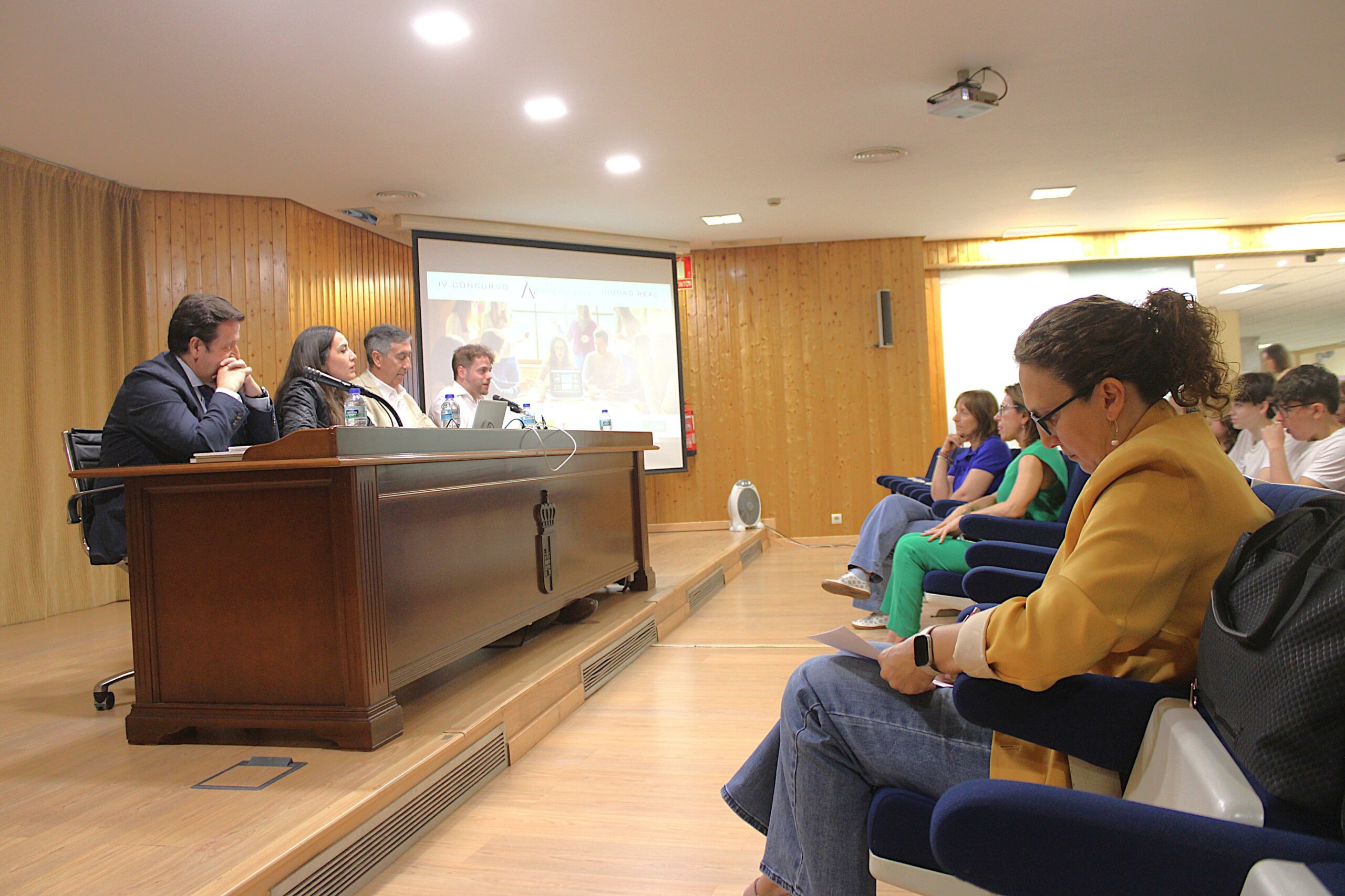 La Junta trabaja para consolidar una evolución de paro que en Ciudad Real “encadena tres meses de descenso y el mejor dato en 18 años” 3 El Gobierno de García-Page trabaja para consolidar una evolución de paro que en Ciudad Real “encadena tres meses de descenso y el mejor dato en 18 años”