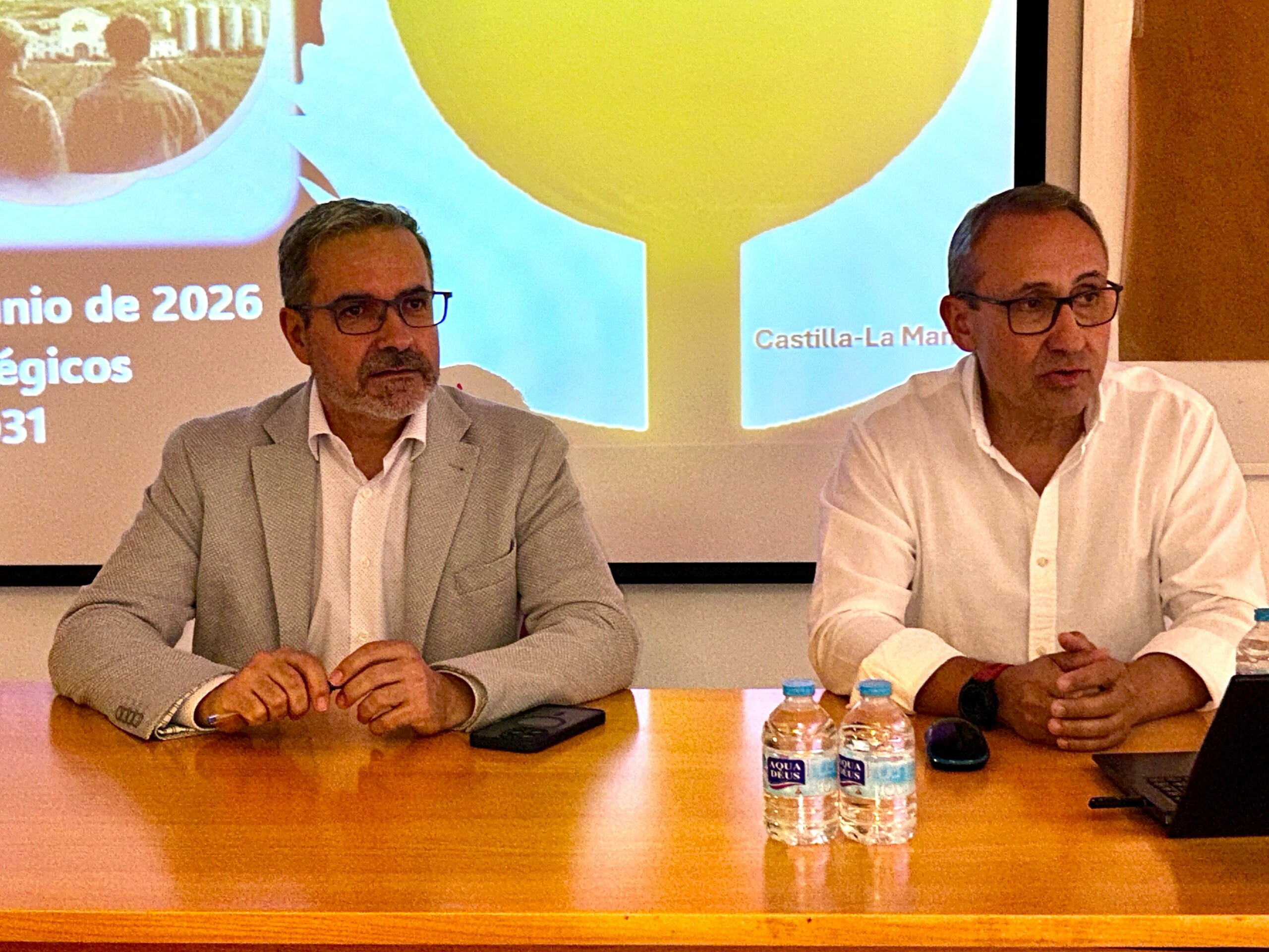 Castilla-La Mancha impulsa el relevo generacional para asegurar el futuro de las cooperativas agroalimentarias 1 El Gobierno regional participa en la Jornada de Reflexión Estratégica sobre Relevo Generacional en el sector cooperativo agroalimentario