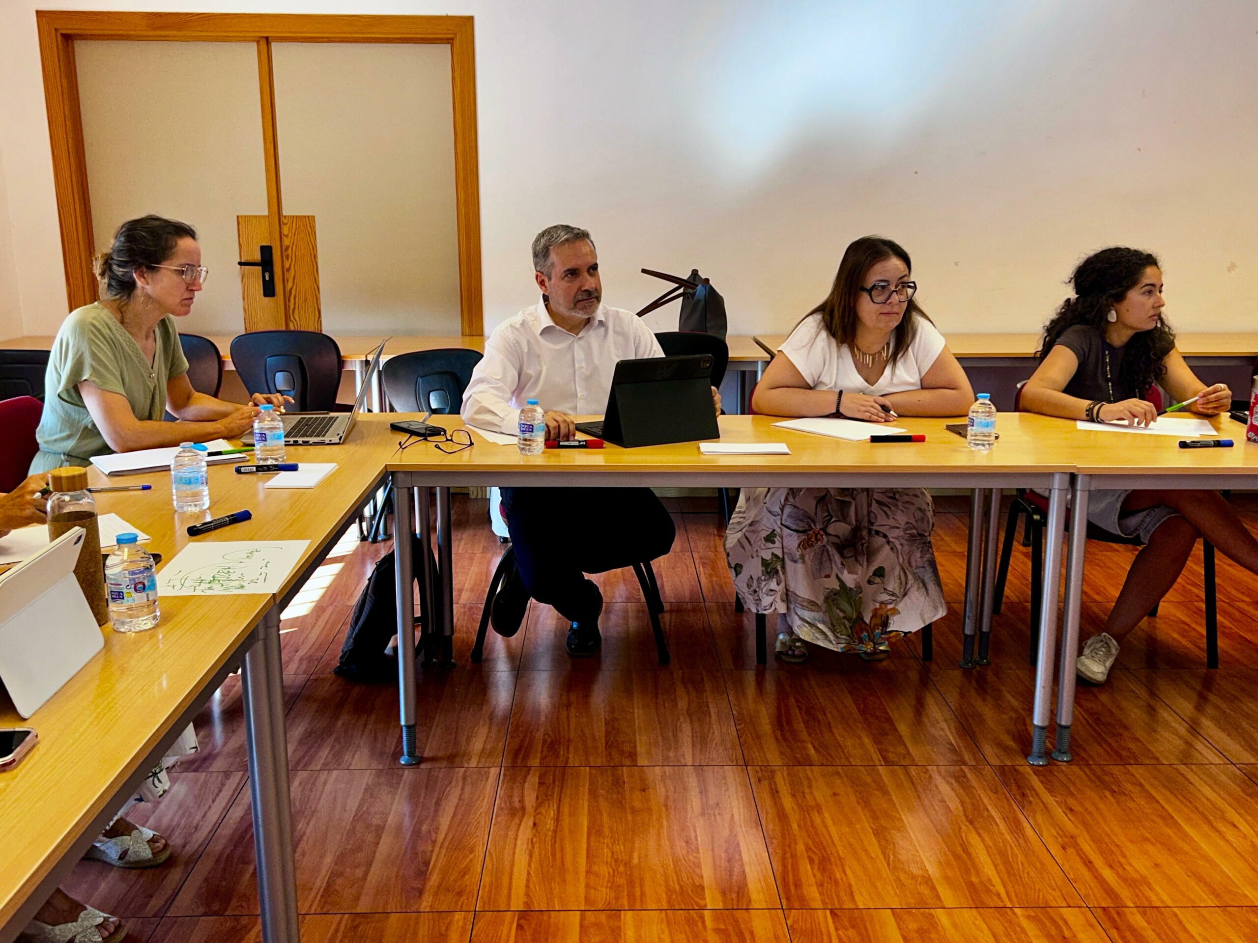 Castilla-La Mancha impulsa el relevo generacional para asegurar el futuro de las cooperativas agroalimentarias 2 El Gobierno regional participa en la Jornada de Reflexión Estratégica sobre Relevo Generacional en el sector cooperativo agroalimentario