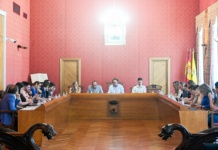 El pleno en el Ayuntamiento de Tomelloso pide a la Junta que responda a la petición de ampliación del CEIP Embajadores y el IES García Pavón El pleno pide a la Junta que responda a la petición de ampliación del CEIP Embajadores y el IES García Pavón
