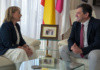 El presidente de la Diputación de Ciudad Real le agradece a María Jesús Alarcón la colaboración mantenida con la institución provincial El presidente de la Diputación de Ciudad Real le agradece a María Jesús Alarcón la colaboración mantenida con la institución provincial