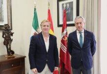 Eurocaja Rural acerca al Ayuntamiento de Badajoz su modelo de negocio y su estrategia de expansión en el territorio Eurocaja Rural acerca al Ayuntamiento de Badajoz su modelo de negocio y su estrategia de expansión en el territorio