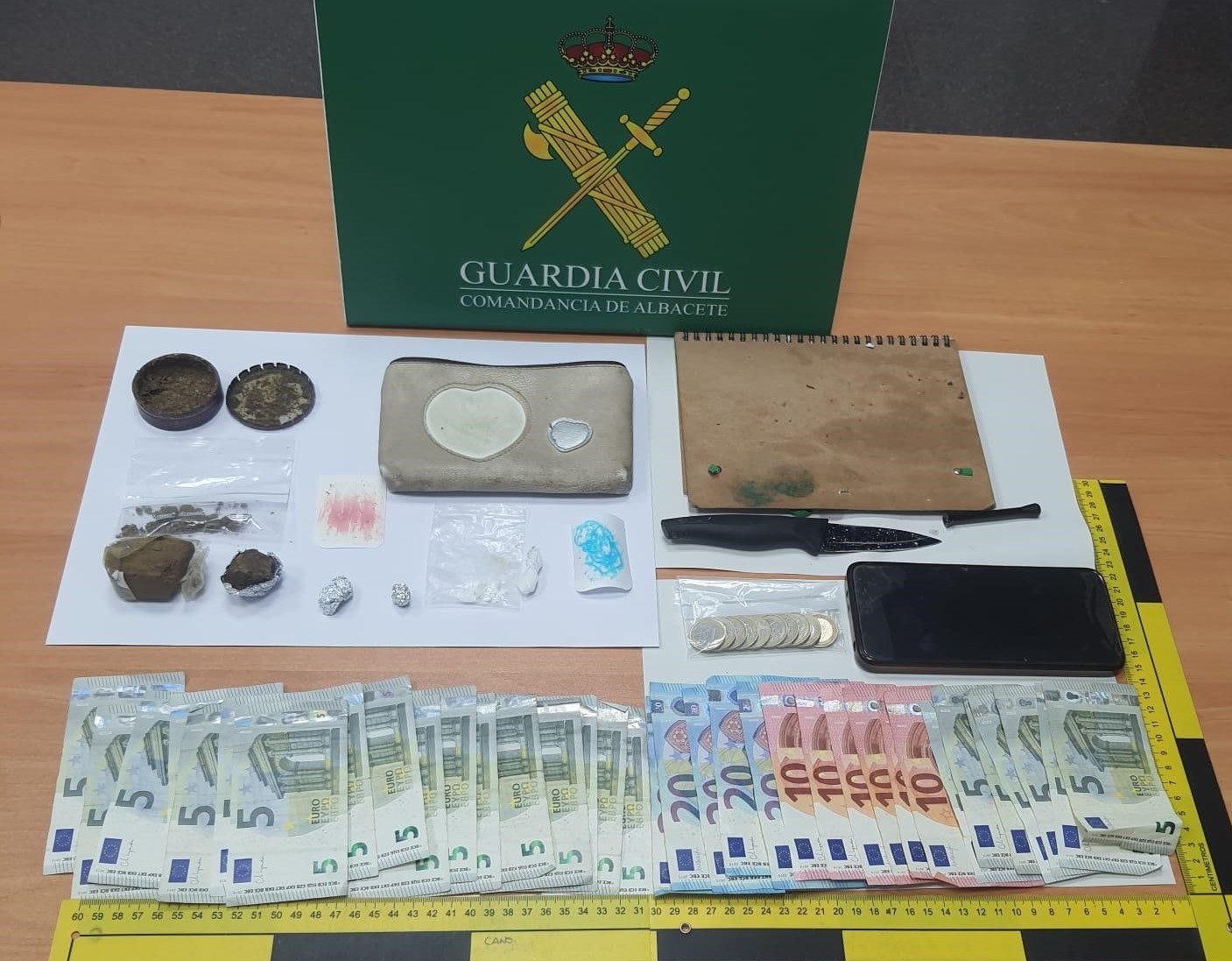 Golpe al menudeo en Tobarra: cazan a un trabajador con cocaína, hachís y dinero en un local de ocio