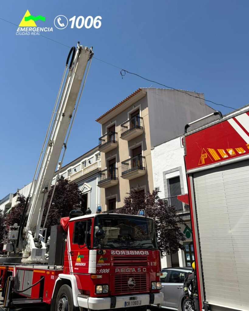 Un incendio en un edificio de viviendas movilizó ayer a los bomberos de Tomelloso 2 incendioviviendastomelloso 2