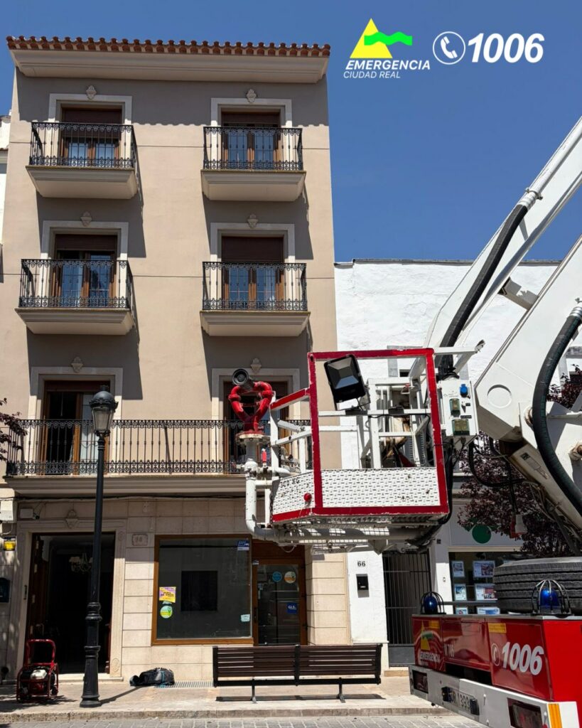 Un incendio en un edificio de viviendas movilizó ayer a los bomberos de Tomelloso 1 incendioviviendastomelloso 3