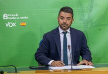 VOX exige un plan urgente de climatización en los colegios para que las aulas «no se conviertan en saunas» VOX exige un plan urgente de climatización en los colegios para que las aulas "no se conviertan en saunas"