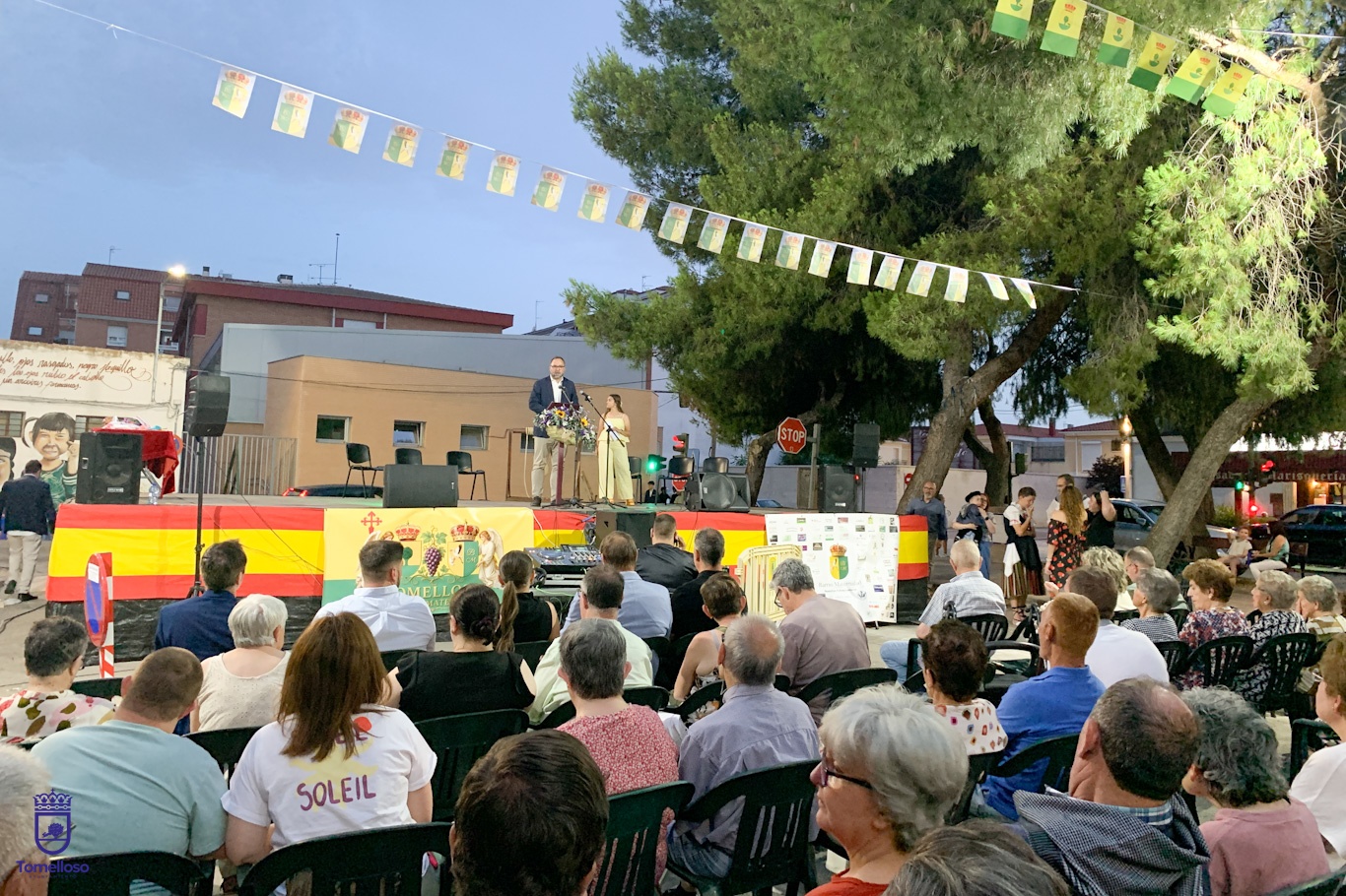Javier Navarro pone en valor el trabajo de las asociaciones vecinales durante la inauguración de las fiestas del Barrio Maternidad