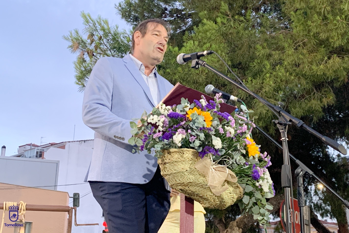 El Barrio Maternidad abre sus fiestas reivindicando la convivencia y la vida vecinal 5 Javier Navarro pone en valor el trabajo de las asociaciones vecinales durante la inauguración de las fiestas del Barrio Maternidad