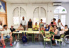 Nadie es tan Feliz clausura el curso de su ludoteca con una fiesta de disfraces inclusiva Javier Navarro visita la ludoteca de la asociación Nadie es tan Feliz en el cierre de curso