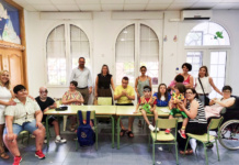 Nadie es tan Feliz clausura el curso de su ludoteca con una fiesta de disfraces inclusiva Javier Navarro visita la ludoteca de la asociación Nadie es tan Feliz en el cierre de curso
